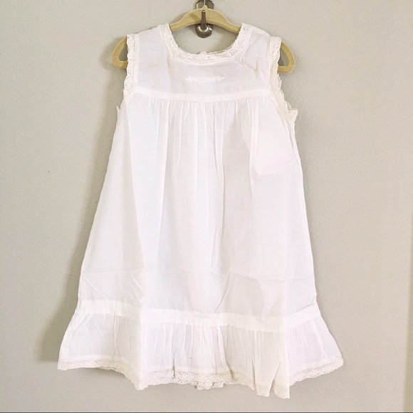 girls white pinafore